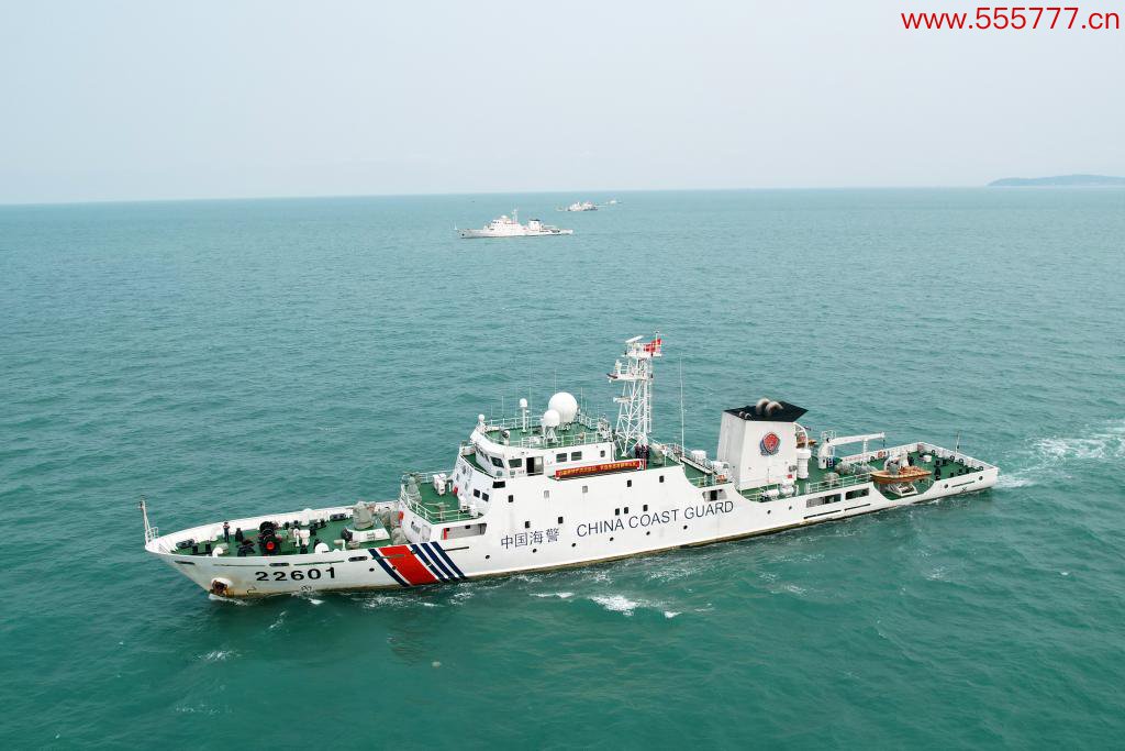 图为5月14日海警舰艇编队在巡航管控。（中国海警局南海分局供图）